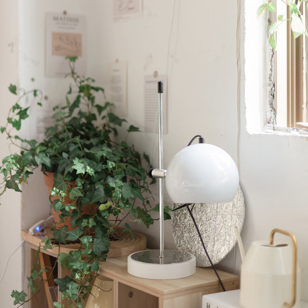 Ball Bracket Table Lamp – detail 2