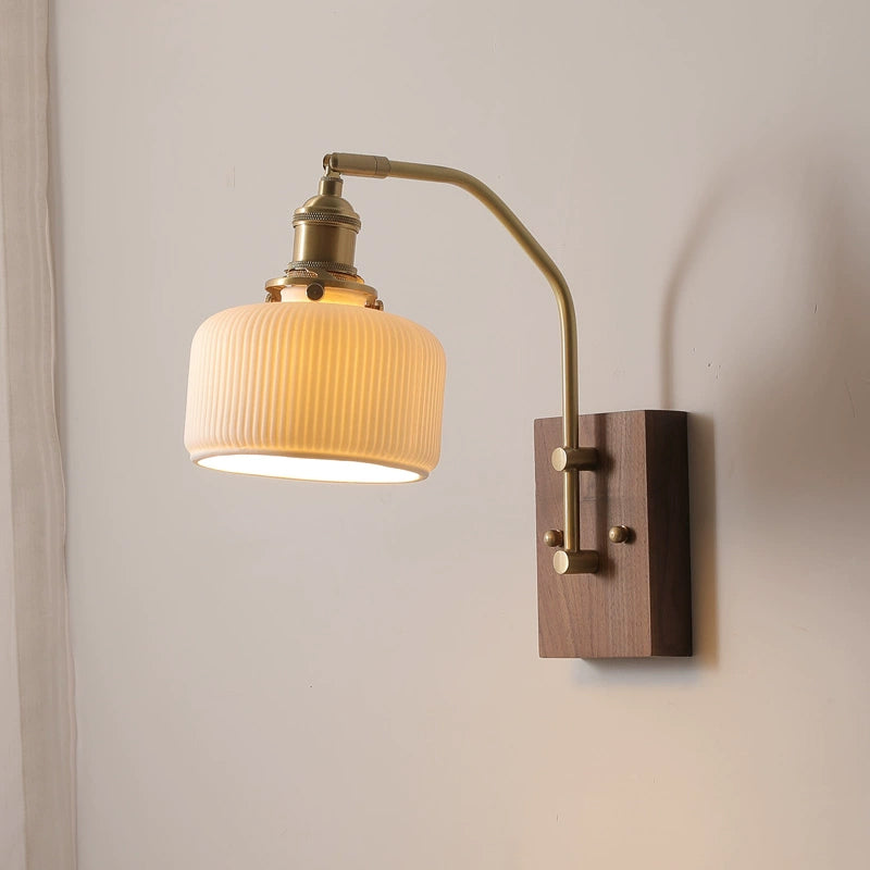 Laura Wood Wall Lamp – detail 2