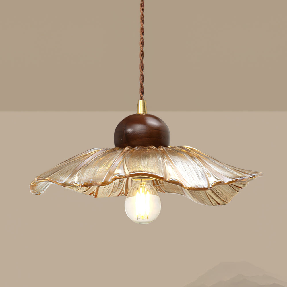 Scalloped Floral Pendant Lamp – detail 2